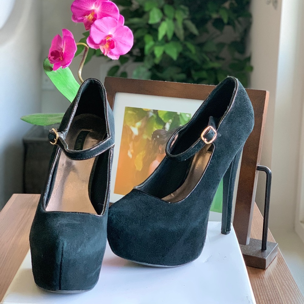 NIB SHOEMINT Olivia Platform Heels / Black
